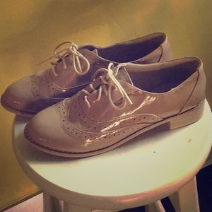 Tan patent leather oxfords